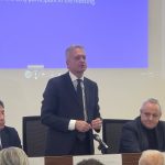 assessore gallo nella sala verde della cittadella regionale alla riunione dei sindaci