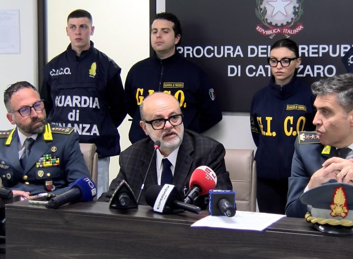 Conferenza stampa Maxi operazione antimafia a Catanzaro: 15 indagati nel blitz della DDA